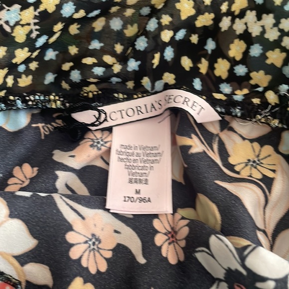 Victoria’s Secret short romper - Picture 3 of 4